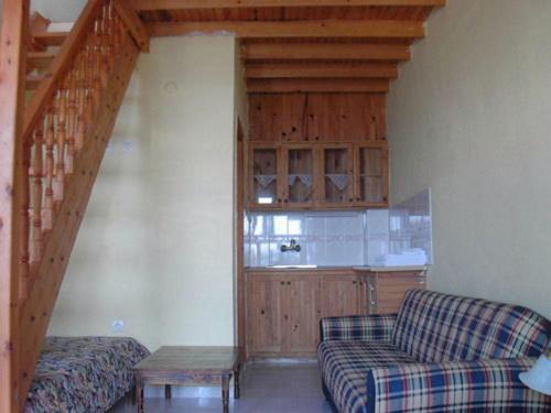 Number One Apart Hotel Karaburun  Rum bild