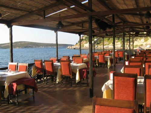 Number One Apart Hotel Karaburun  Exteriör bild