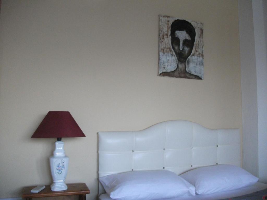 Number One Apart Hotel Karaburun  Rum bild